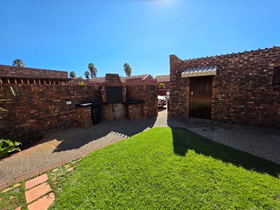 2 Bedroom Property for Sale in Pellissier Free State